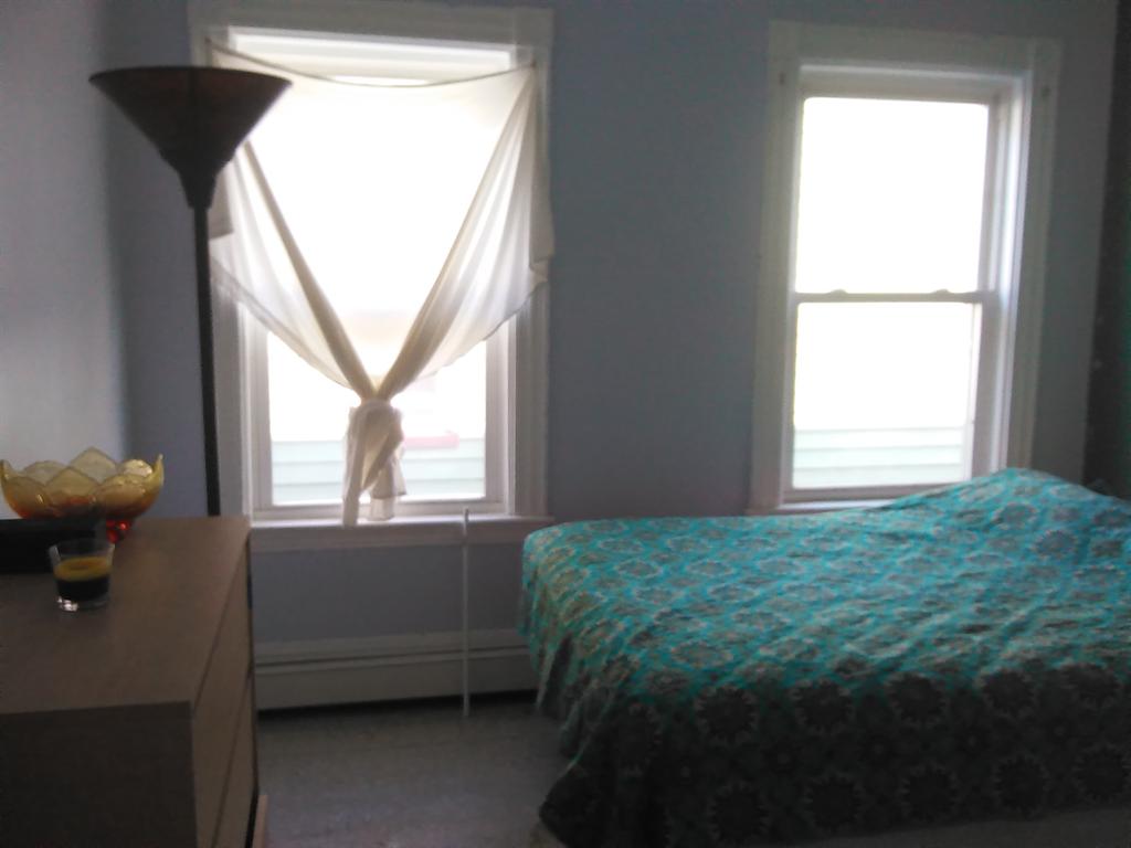 BostonRoommates tweet picture