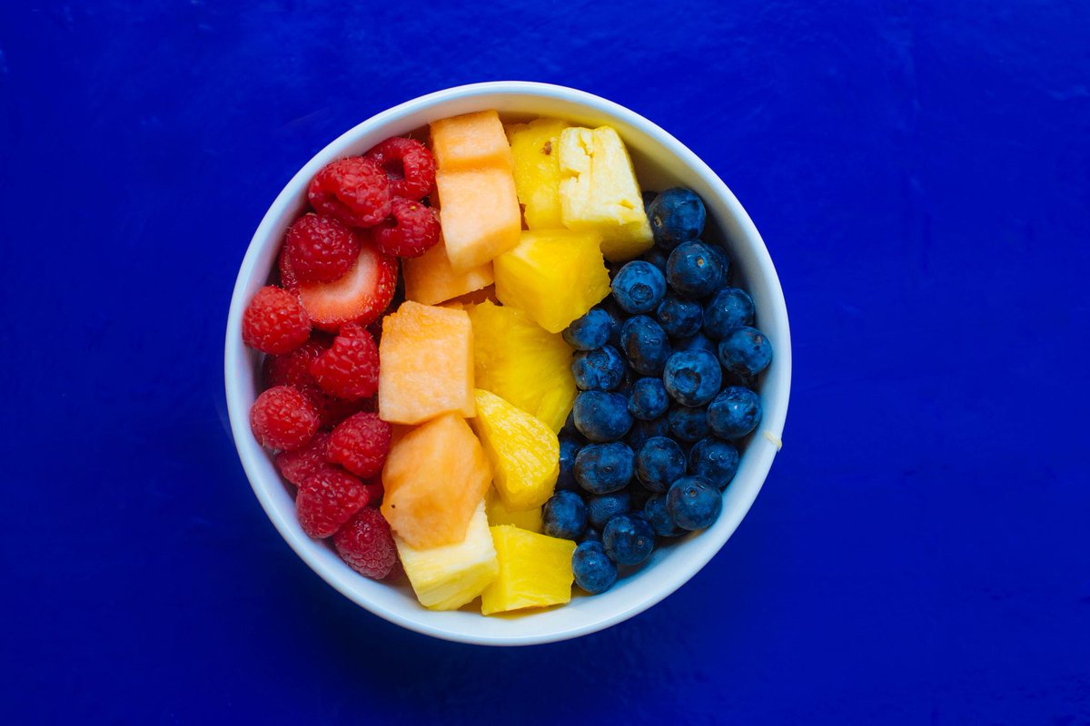 21DayFix's tweet photo. Dive mouth first into this vibrant fruit bowl perfect for #ColorMasters looking for FRUITful variety. #21dayfix https://t.co/rx4UME8pCL
