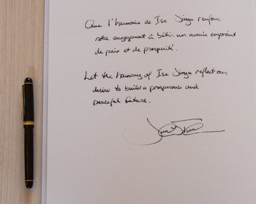 JustinTrudeau's tweet photo. Signing in. Je m’inscris. #G7 https://t.co/5m4qL5J9GK