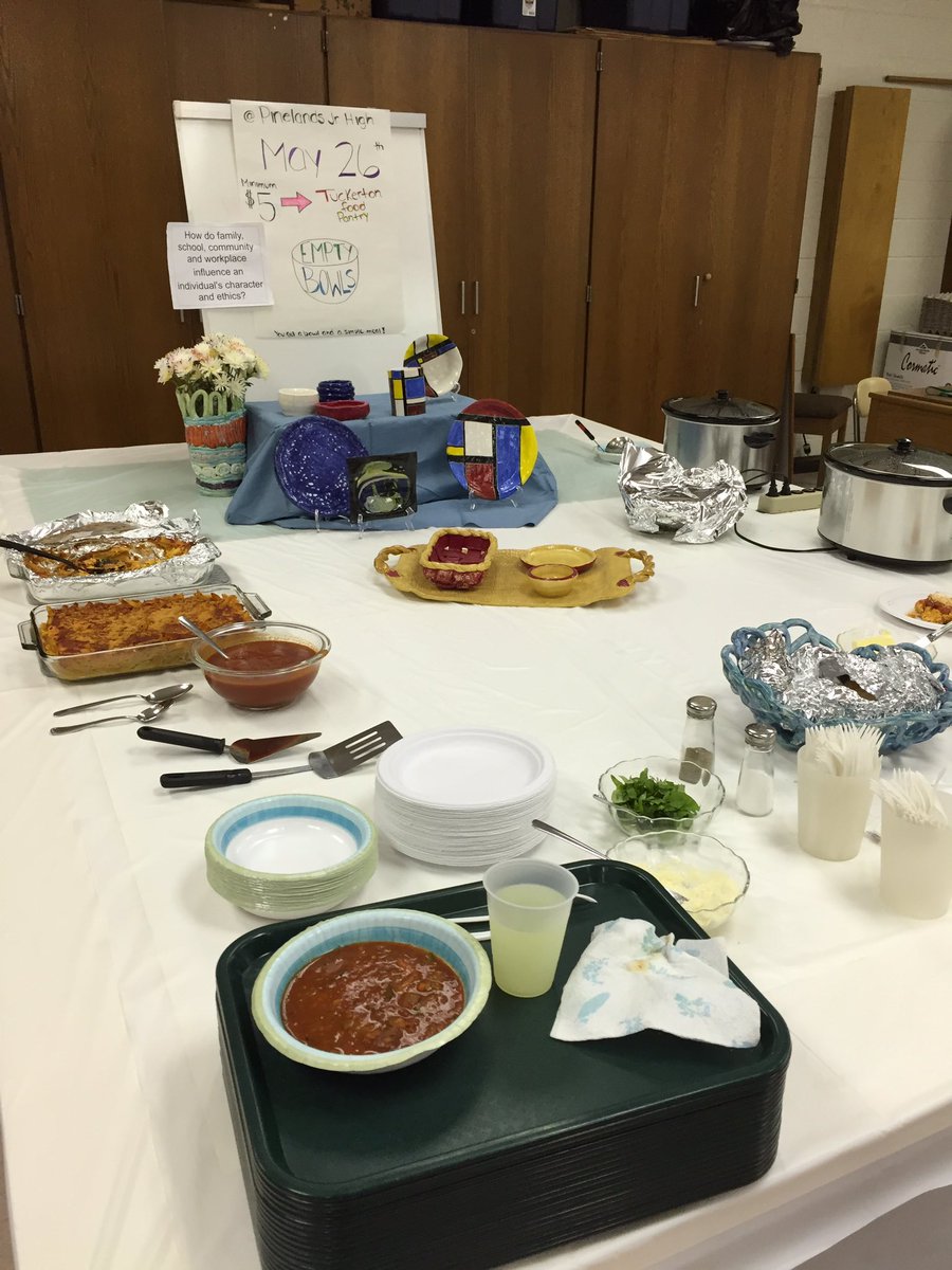 t_guercioni's tweet photo. EMPTY BOWLS. I purchased my bowl...did you? Food was delicious! https://t.co/nC3bduuTmO