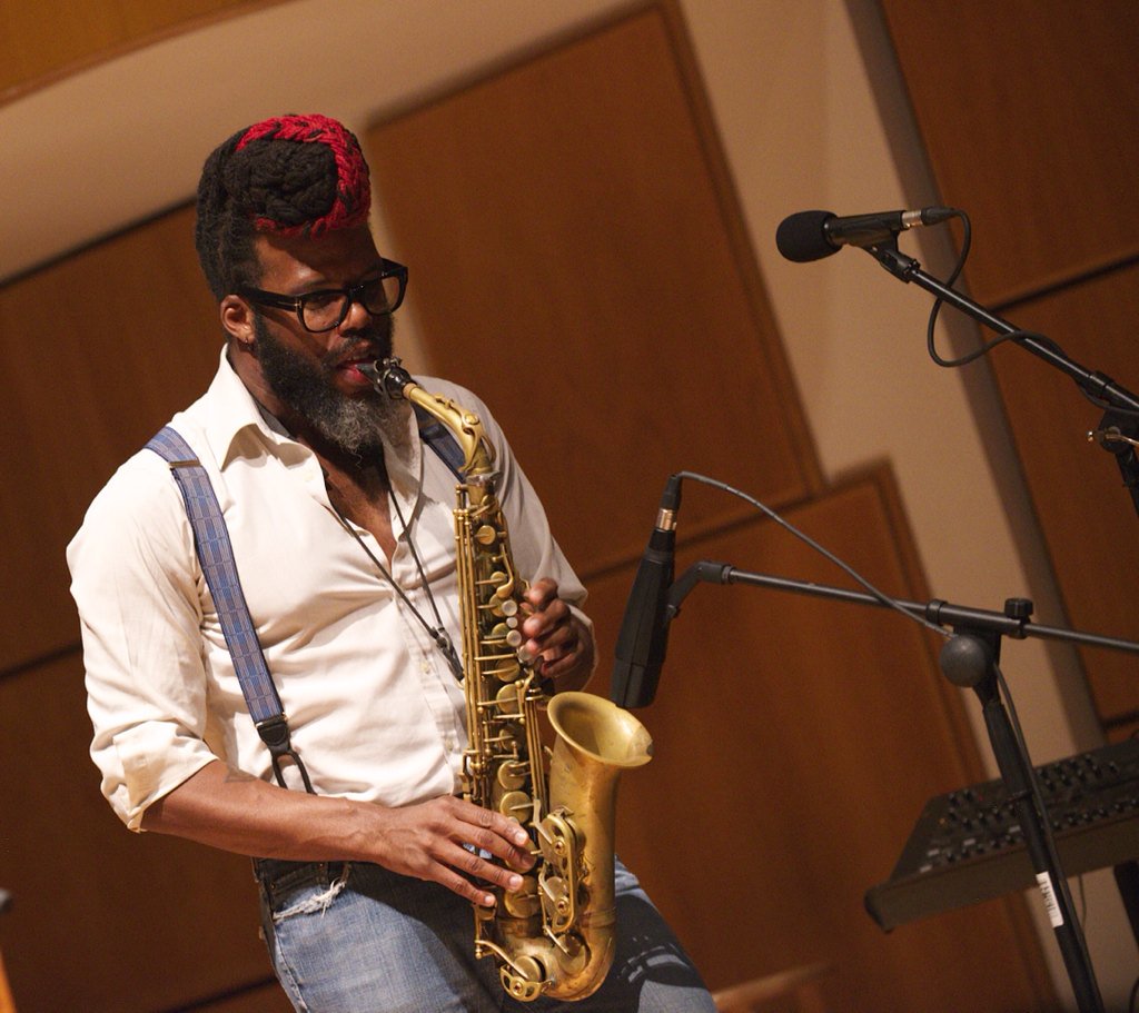 hryksmz's tweet image. Casey Benjaminは ホント洒落おつ。
ヘアスタイルもナイス。

エクスペリメントもまた初期の面子で見たい。

#CaseyBenjamin 
#RobertGlasperExperiment