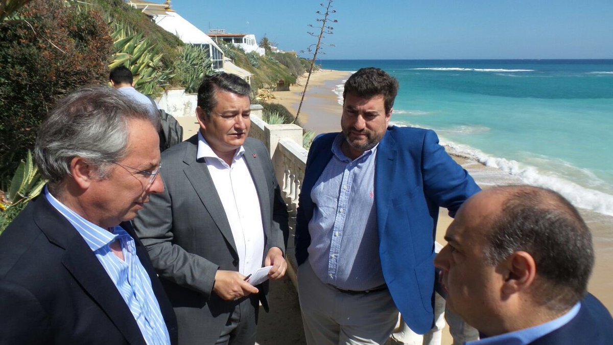antoniosanz's tweet photo. En playa de #CañosDeMeca, la semana q viene comenzarán obras de emergencia para reparar los daños del temporal https://t.co/HRpXAJgFtb
