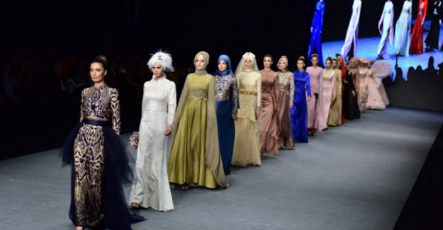 thestyleatlas1's tweet photo. Istanbul's "Modest Fashion Week" #istanbul #turkey #runway #model #thestyleatlas #ifw #imfw #documentary https://t.co/liOkeBtAR7