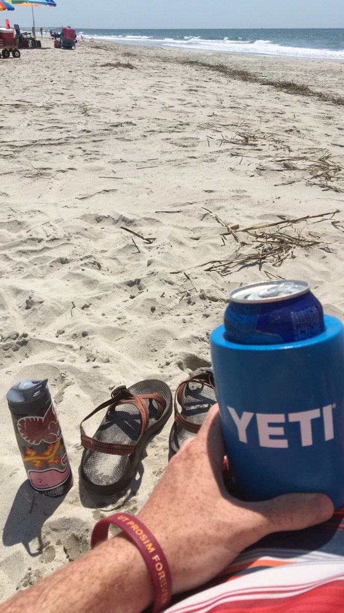 Jones_VT's tweet image. Summer is (finally) here 🙌 #BasicBeach