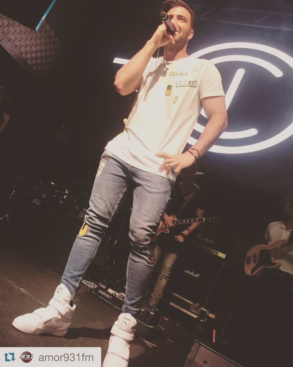 ARTISTOCK1's tweet photo. Increíble  #ViveloLIVE con @jencarlosmusic en @AMOR931FM 👏🏻 https://t.co/5WLIdwtakQ