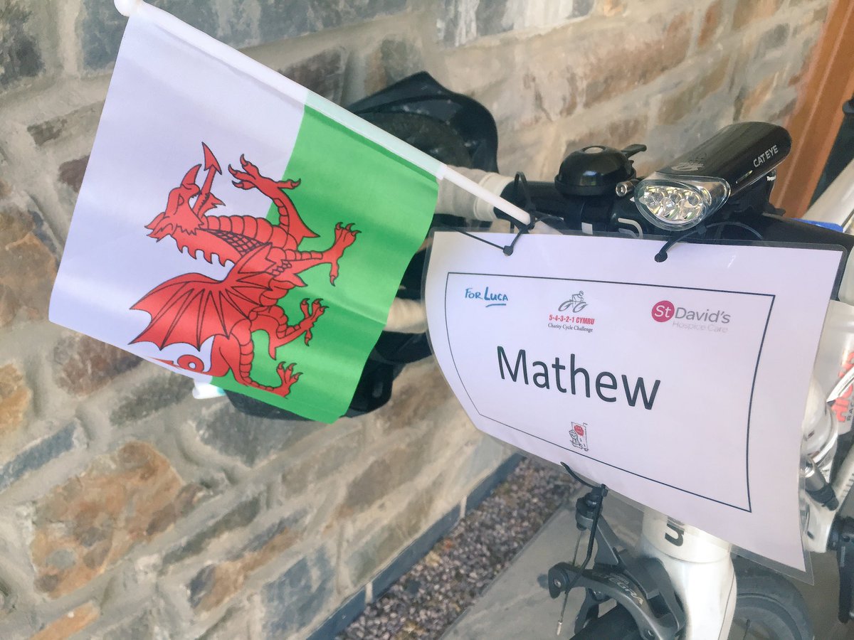 54321Cymru's tweet photo. Bikes being pimped @for_luca @SDFHC #cyclechallenge2016 #eatsleepriderepeat https://t.co/gJcIXIzQBw