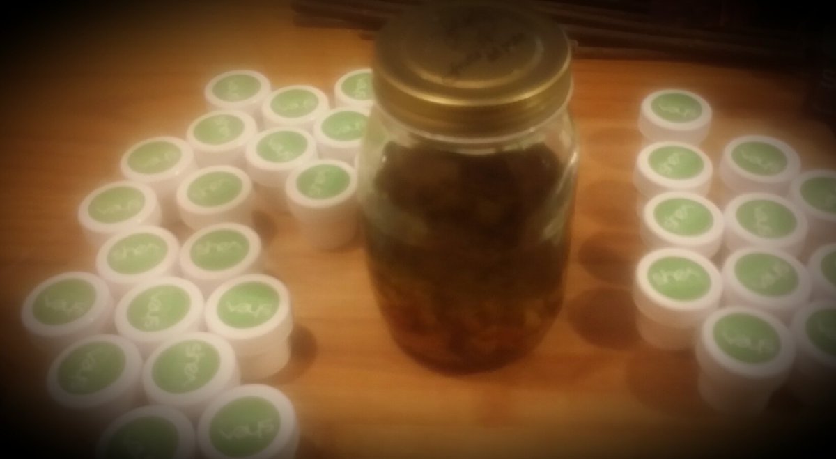 sheaessence's tweet photo. Handcrafted  vitamin C..clears blemishes and brightens the skin.
Food grade natural
#sheanoBS 
#shealovesyourskin 😍 https://t.co/Voau5j7XQC