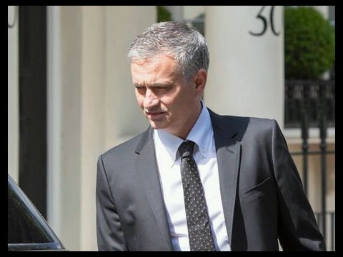 Bentar lagi pasti ada berita Jose Mourinho resmi jadi pelatih MU :))