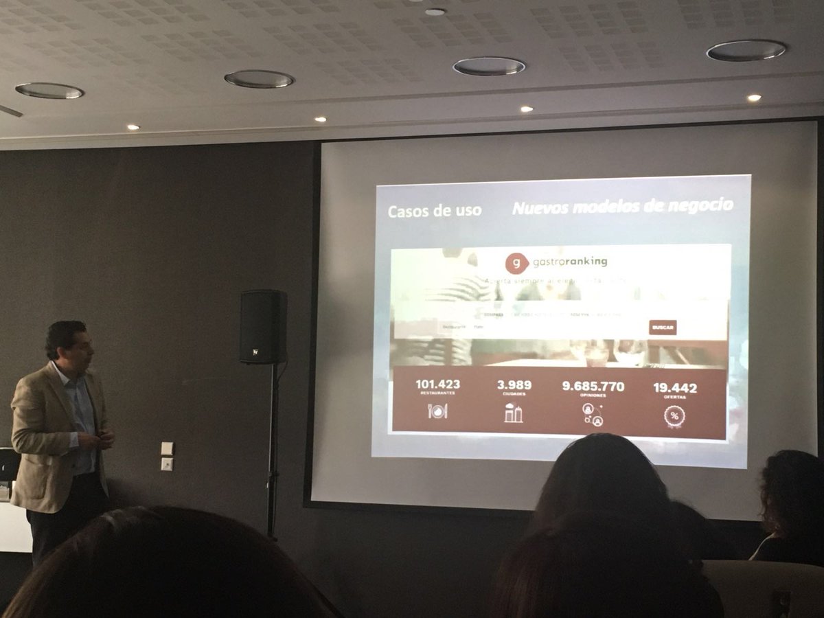 theysay_es's tweet photo. @munozbosch Nuestro CEO @theysay_es y @GastroRanking, hablando de #BigData para @AmericanExpress @BStartup https://t.co/2dpcVQnQYN
