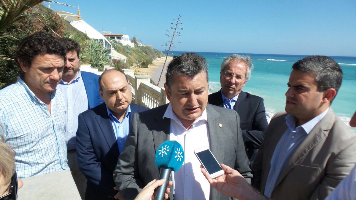 antoniosanz's tweet photo. Con una inversión de 69.000€ en  obras emergencia garantizamos q las playas de Barbate estén reparadas en 2 semanas https://t.co/u5akf40oAv
