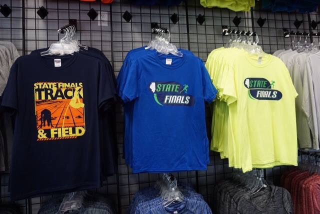 _IL_Top_Times's tweet photo. Be sure to visit @FTTFrun title sponsor of #ITT16 at their store on Lincoln Ave or tent sale 1st & Lincoln @eiu https://t.co/JsiItfhICX