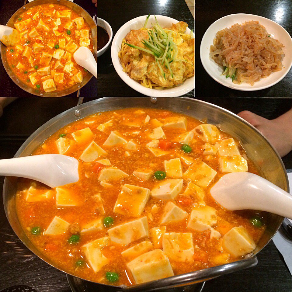 nistakako's tweet photo. 中華料理🇨🇳記念日的な感じで、昨日は外食ディナーでした🍴

☆蟹味噌どうふ 
☆ジャージャー麺 
☆冷製クラゲ
#dinner #RedRestaurant  https://t.co/cLg8j1eZtv https://t.co/1Qv535tIij