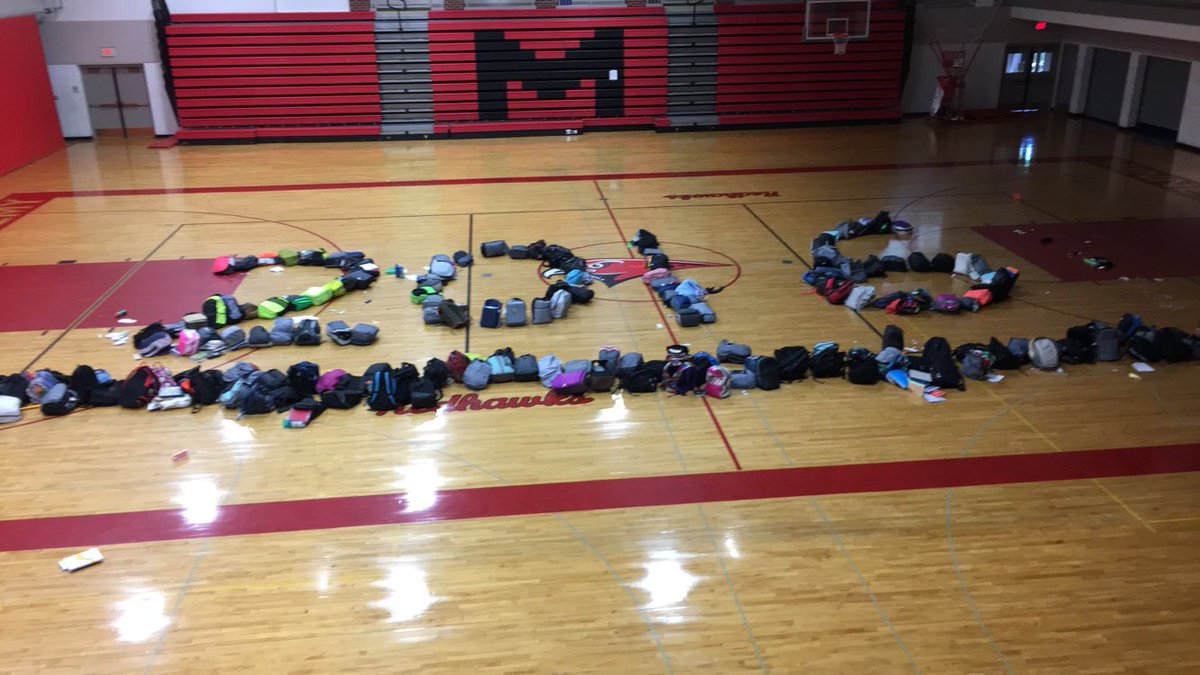 samuelpickerign's tweet photo. 200+ nuggetted underclassman backpacks spelling out 2016 in the gym #seniorprank #classof2016 #MAredhawks https://t.co/QsmyFSPZYm