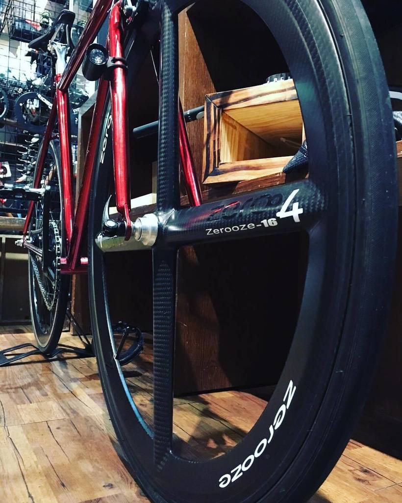 bici_triboo's tweet photo. faithgearfixie / 4 spoke Carbon wheel.
#faithgear #fixedgearshop #fixedgear #fixie #單速車#競輪 #死飞#梗牙#自転車 #ピスト #サイクリング#… https://t.co/qaoVWQZfIt