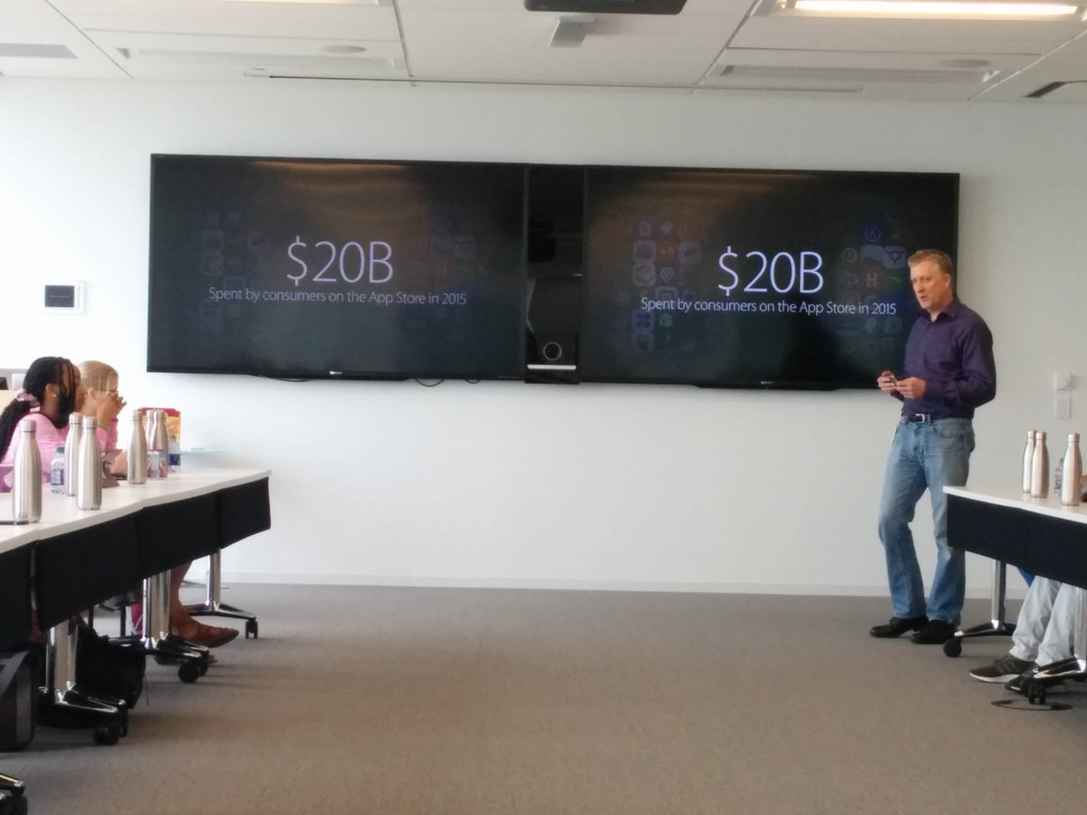 kinder_stone's tweet image. #MSICEdAppHack teams learning about the App Economy @TDSB_MSIC @VickyBranco