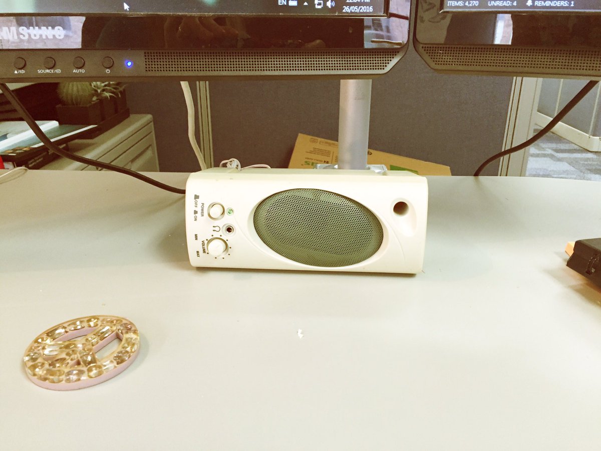 patvbb's tweet image. #ThrowbackThursday but that's what I have as speakers in my office and still works! #throwbacktechnology