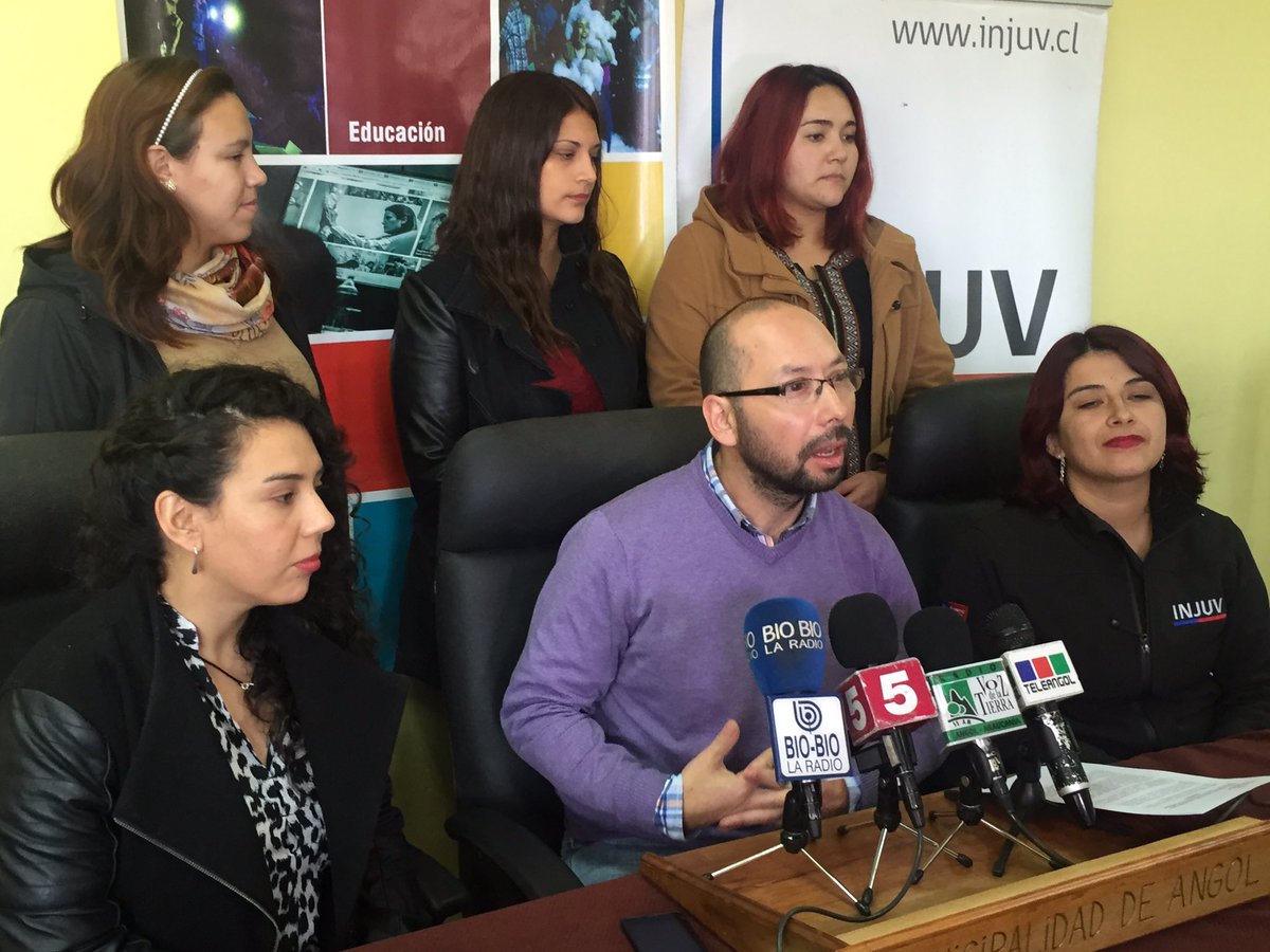 INJUV_Araucania's tweet photo. [AHORA] dir. @INJUV_Araucania @OlivialangerL lanza en la ciudad de Angol #FondoInclusivo 2016 https://t.co/nkE8xxq79l