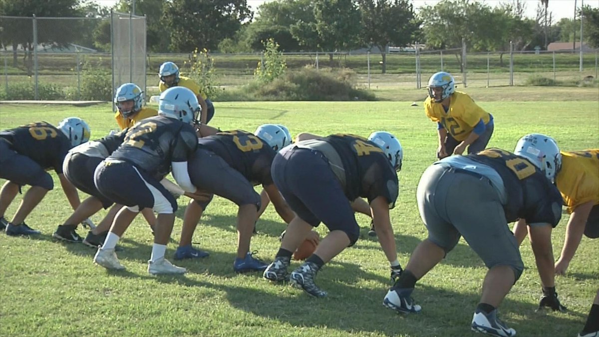 ClayWilliamsRGV's tweet photo. McAllen Memorial In Search Of Next Superstar-#CBS4 #SpringFootballTour: https://t.co/6cs9oxTZR7
#RGV #txhsfb https://t.co/gM6v6fJEgS