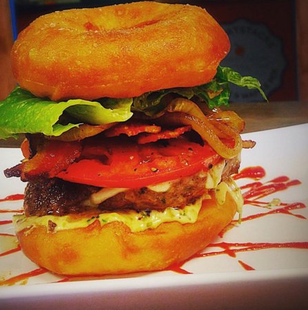 IamEricaBarrett's tweet photo. Why eat dinner when you can have breakfast for dinner? Take 2 doughnuts tonight and make a burger #EricaBarrett #EAT https://t.co/oHs1unS2xh