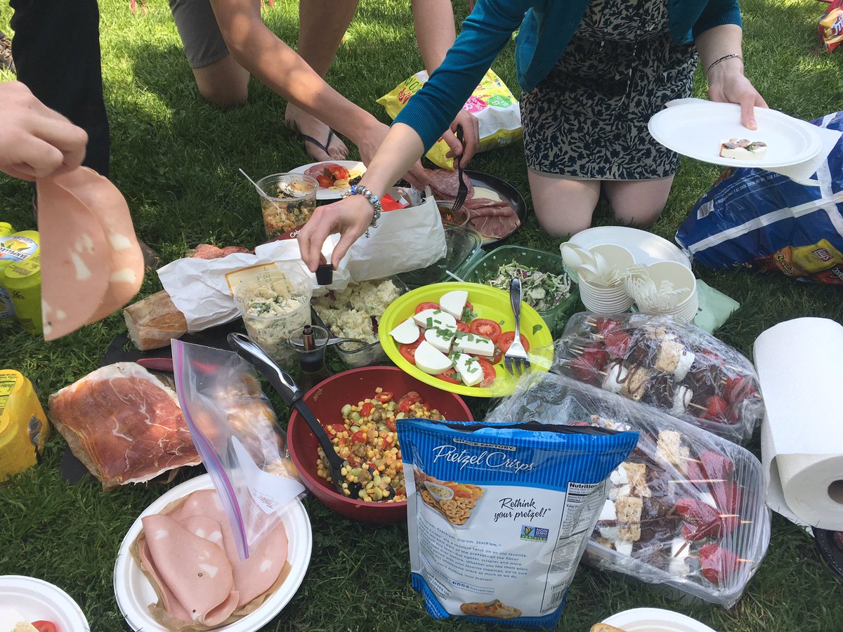 alison_j_d's tweet photo. Perfect day for @payettepeople #pinic @HelloGreenway! @markcareaga @jjuricevich @YDC_Payette @BSchaeffnerFAIA https://t.co/SBZmmcFZVY