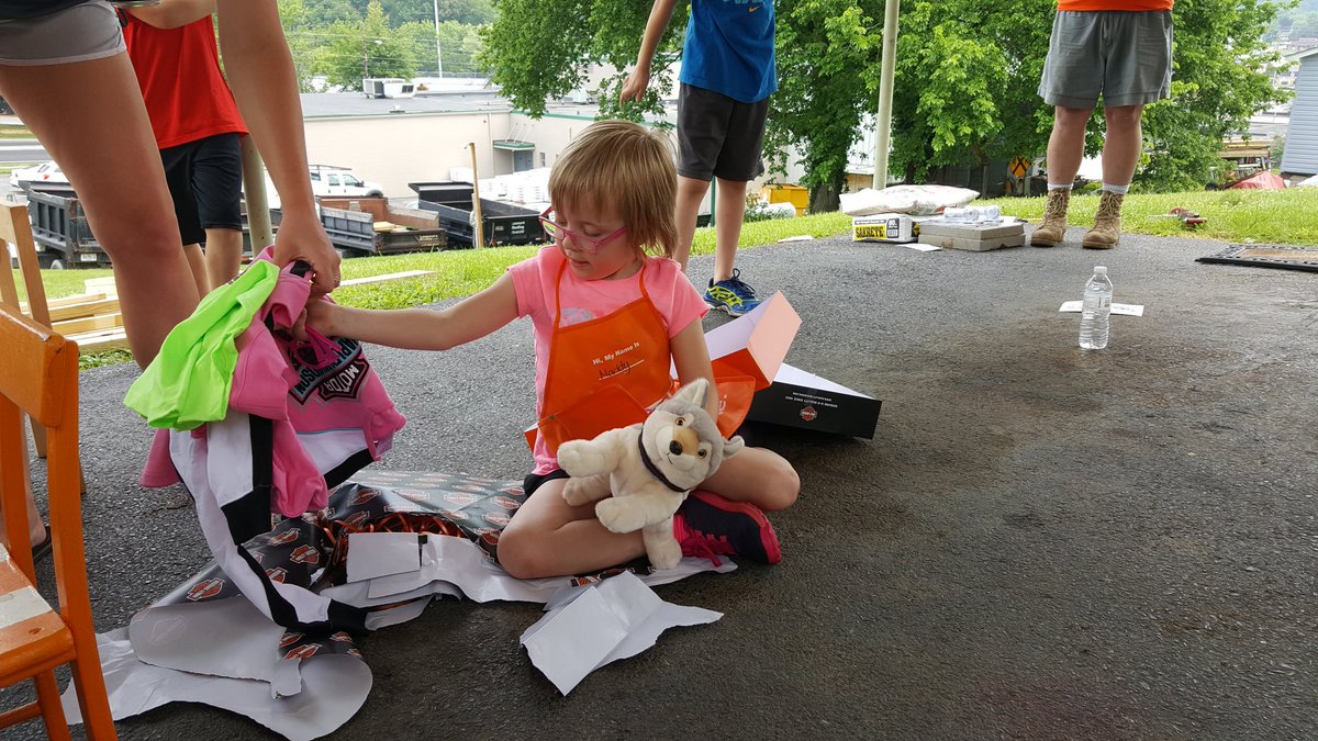 TravisHorner's tweet photo. Blackwolf #harley donated her clothes for todays #teamdepot @jaybisping @jeremywhite34 https://t.co/0Yn3nACuBP