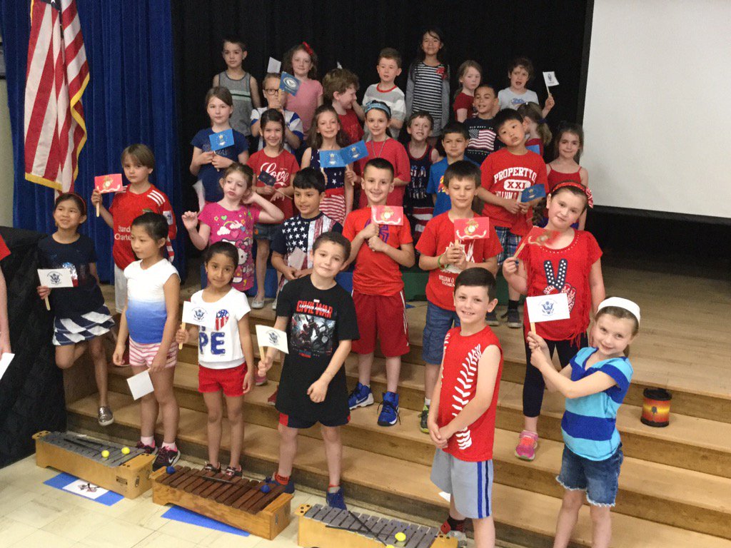 WOSnews's tweet image. #mrshofferWOS #mrslukeWOS &amp;amp; #mrspenoWOS&apos; classes teach about veterans during today&apos;s #woswordofthemonth assembly