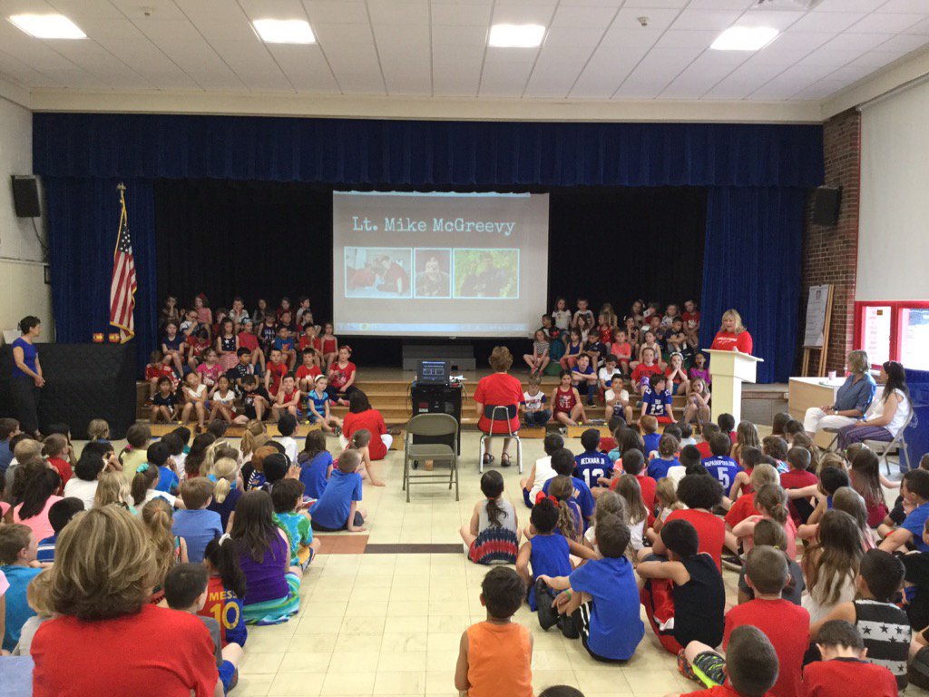 WOSnews's tweet image. #mrshofferWOS #mrslukeWOS &amp;amp; #mrspenoWOS&apos; classes teach about veterans during today&apos;s #woswordofthemonth assembly