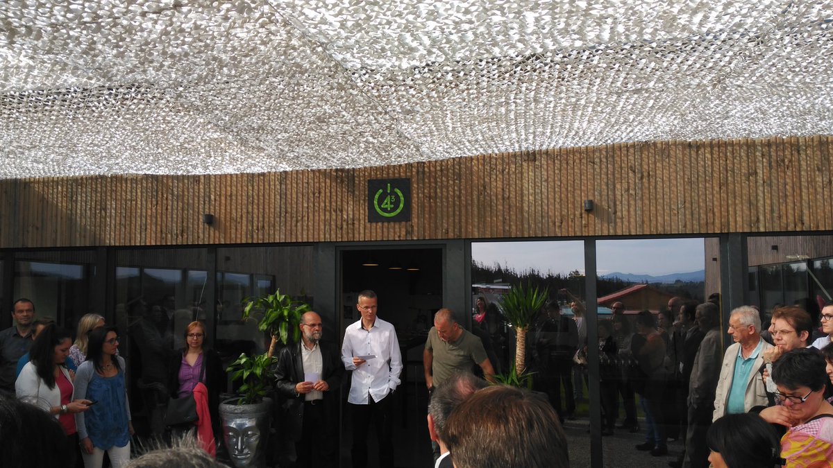 La_Cordee's tweet photo. En live de l'inauguration de l'espace de #coworking de Monistrol/Loire ! Longue vie au #4puissance3 ! https://t.co/JlJDmlyS4Z