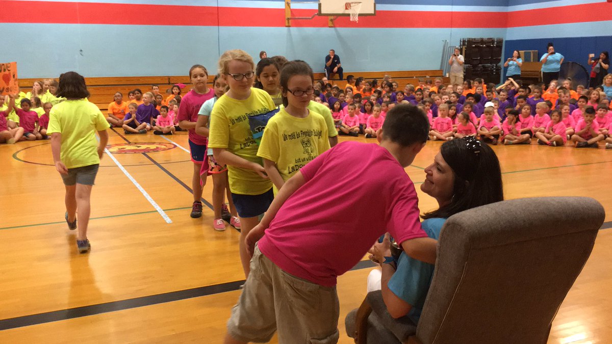 benthereporter's tweet photo. Franklin Elementary School students say goodbye to Principal Hayley LaDow, who accepted a job in Ft. Wayne. https://t.co/EUSaTtmPZ2