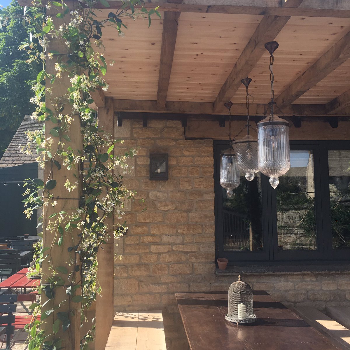 A beautiful evening in Churchill #newgarden #oxfordshire #theluckyonion