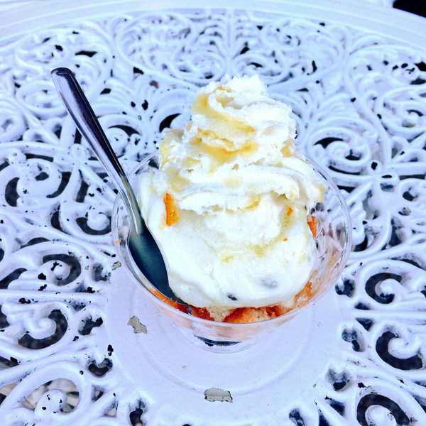 ClementinesSTL's tweet photo. All of this month come in & order #OrangeDreams & a portion of the proceeds goes to #ReviveThriftShop. #SweetCause https://t.co/rBaY2oWXus
