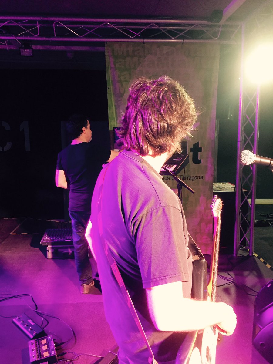 Avui a La Capsa per enregistrar tres cançons en directe. Us avisarem quan ho emetin per Tac12. <a href="/murmurvalls/">murmurvalls</a>
