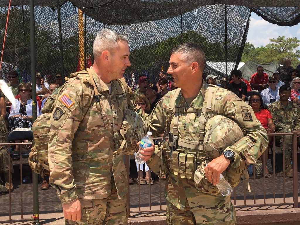 82ndABNDiv's tweet photo. #AA7 BG Winksi with #Dragon6 LG Townsend after coming off the DZ. #AAW2016 https://t.co/lkAazZkVUG
