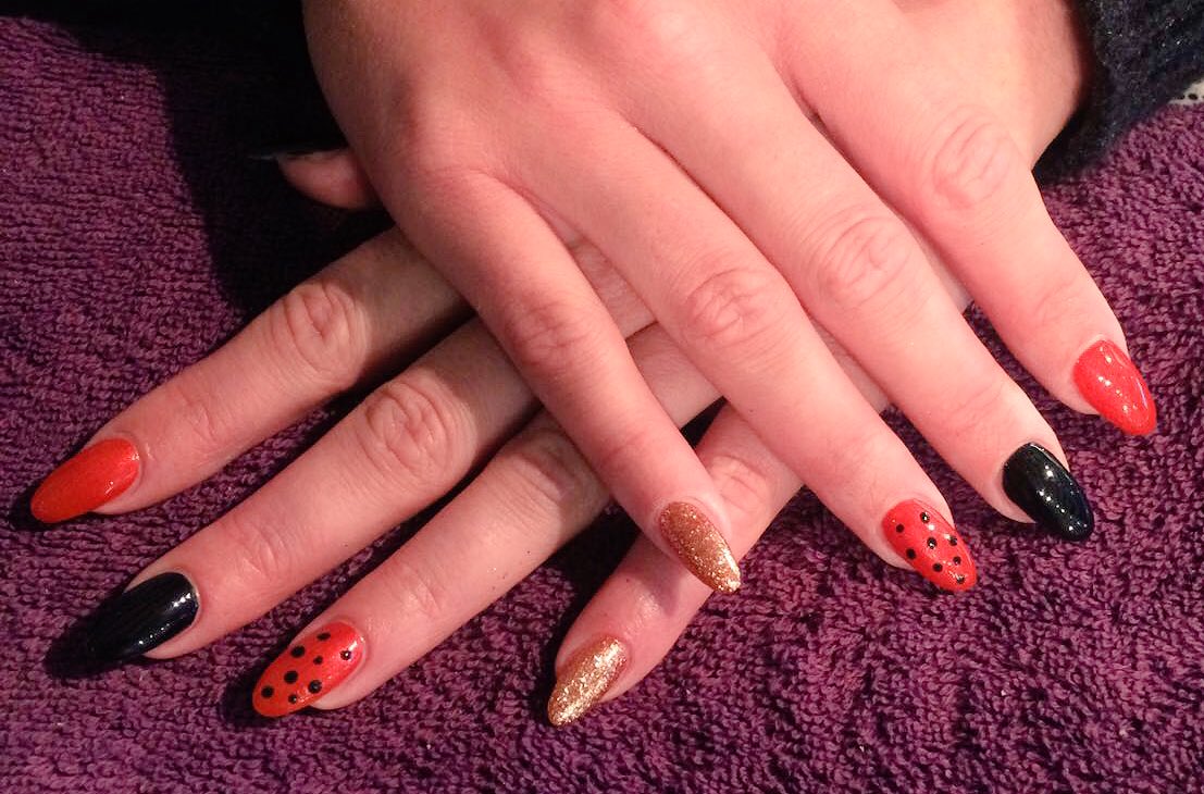 Full set acrylics £30, back fills £22 #Chester #AcrylicNails #Cheshire #Nails #Beauty 20% off for new customers 💅🏻