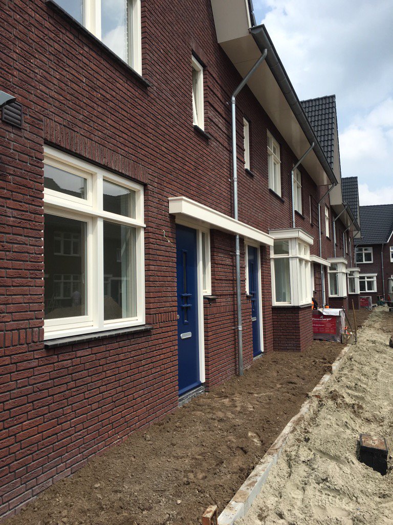 21 woningen voorzien van mooie houten kozijnen inclusief #Ekosiet onderdorpels!