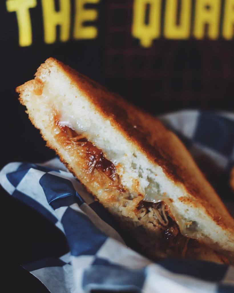 HadleyQuarters's tweet photo. Enjoying a lil Bbq pulled pork grilled cheese for lunch over here 😎 https://t.co/yjamIJjCY9