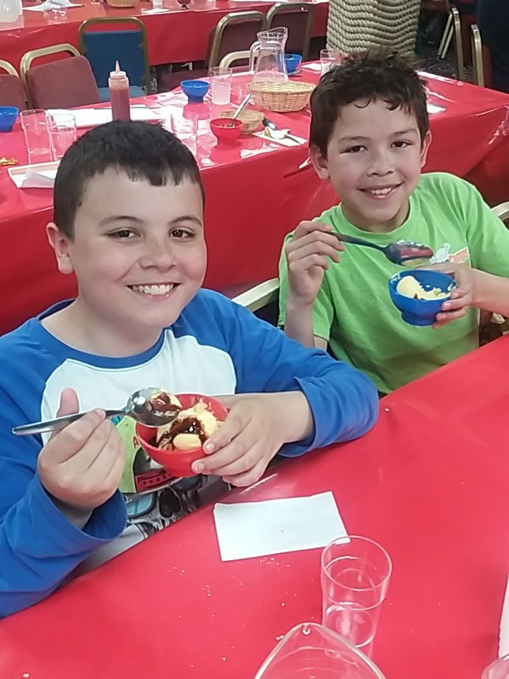 ElmhurstSchool's tweet photo. Ice cream time #JCAtrip2016 https://t.co/LmVFxWLrOm