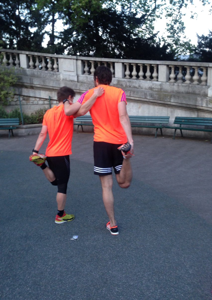 KikiRunsPigalle's tweet image. #WhyIRunPigalle ? Obviously to make some new friends | @AR_Pigalle poke @EwnEis #sametee #samecolor #BFF