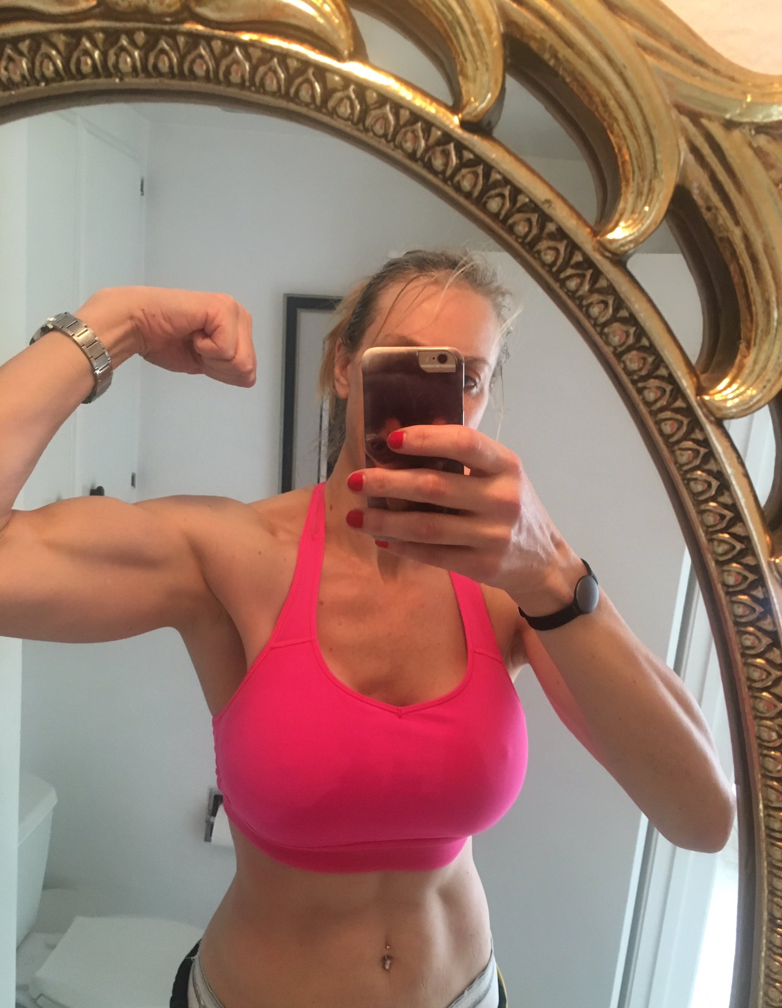 6'5” Amazon Goddess Severa on X: The quest to find My abs continues.  Working hard on restricting calories, modifying My meals and training.  t.codzwixexT3l  X