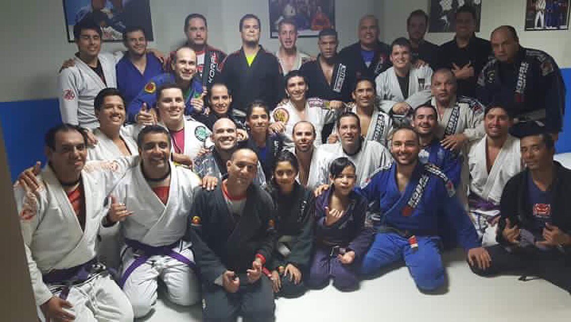 JimmyBaluarte's tweet photo. Miercoles de Bjj 
Con el mestre Oscar Zevallos 
Master class 
#bjjtime #bjjrules #bjjlifestyle #teamtatui https://t.co/IpRJWw6U2Q