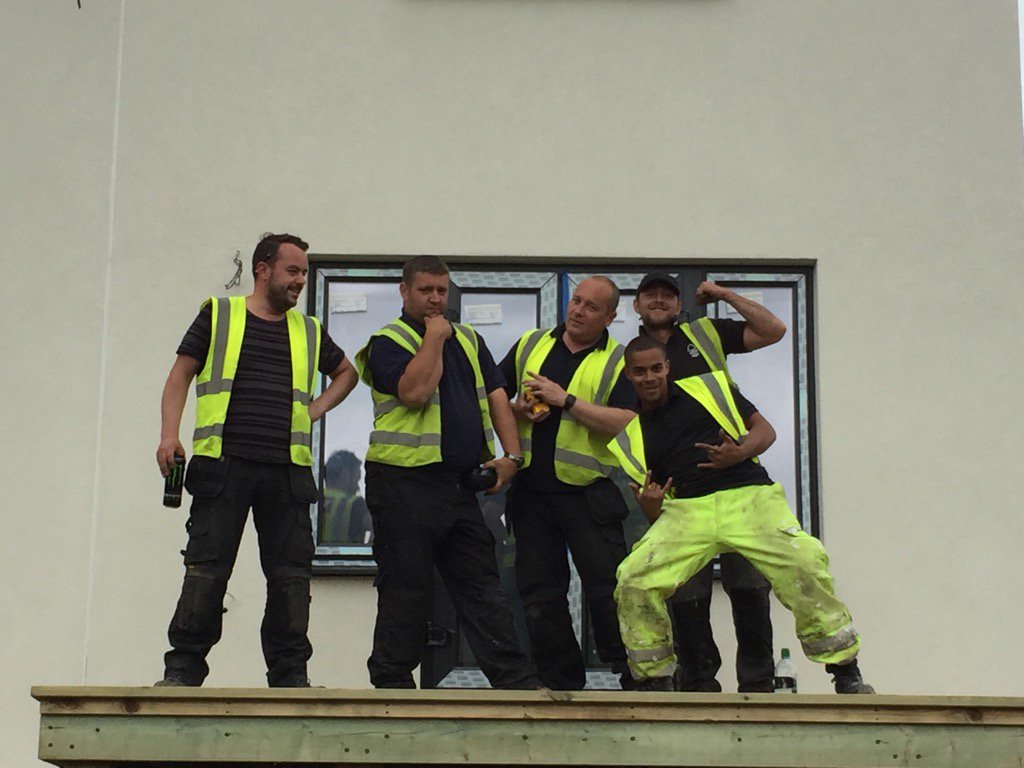 BESTBuildUK's tweet image. The #BESTIEboys 1st #chesterfield next #Download @positivehomes