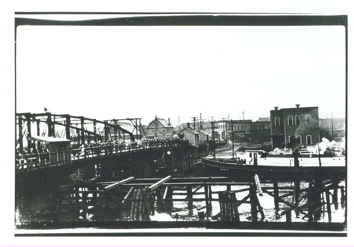 calumetheritage's tweet image. #ThrowbackThursday circa1912 ~92nd St. swing bridge ~ Calumet River connecting S.Chicago&amp;amp;East Side. #calumetheritage