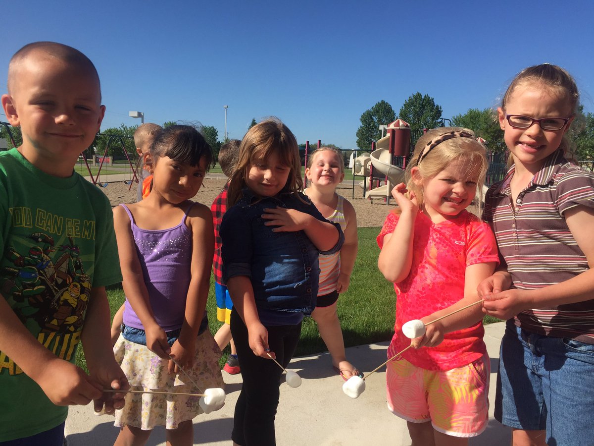 LinzkMrs's tweet image. Roasting Marshmallows on Kindergarten Camping Day!! @CSEROCORI #cse2028 #csestrong