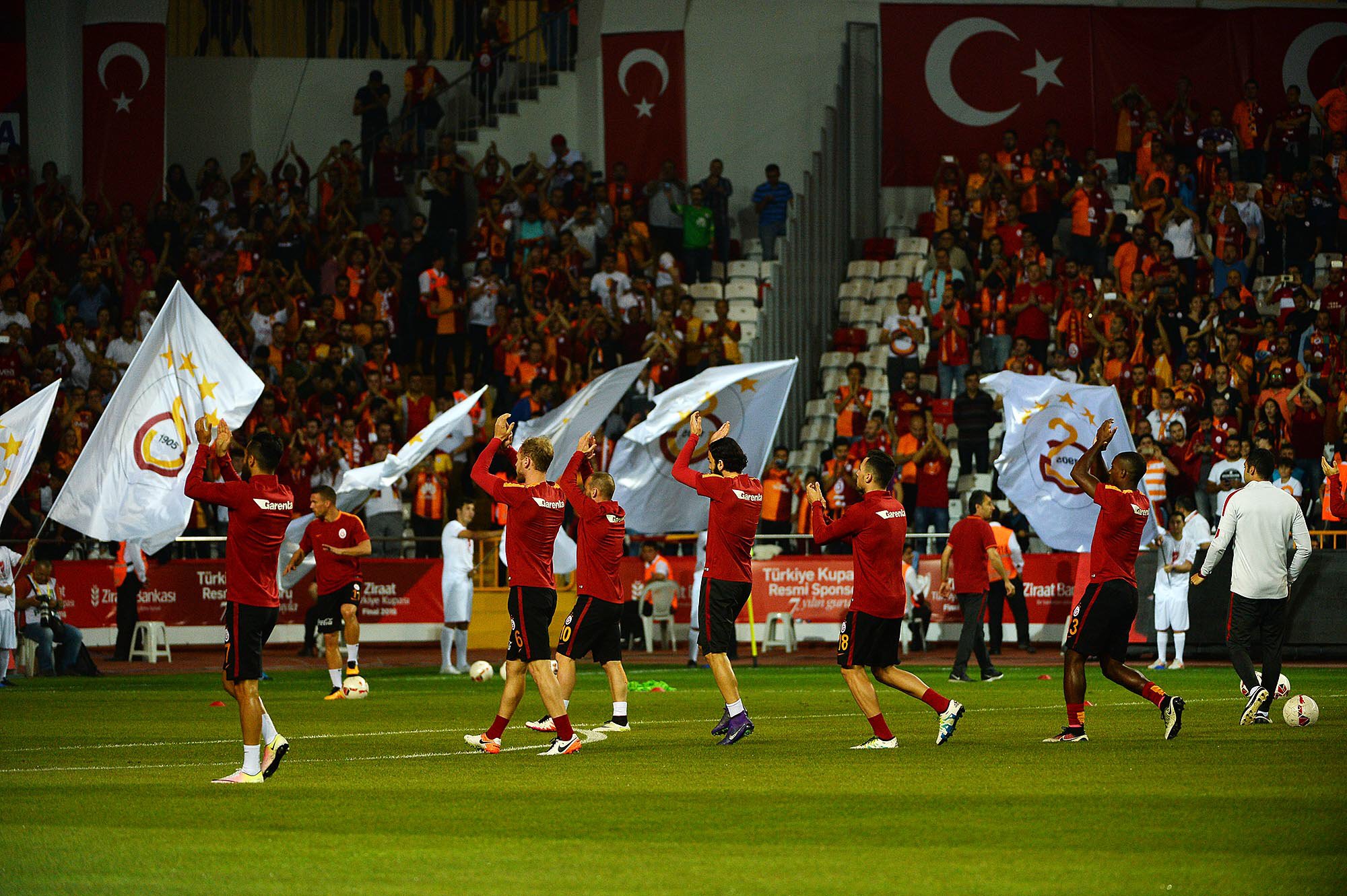 Galatasaray SK on Twitter: "Taraftarlarımızdan büyük destek!…