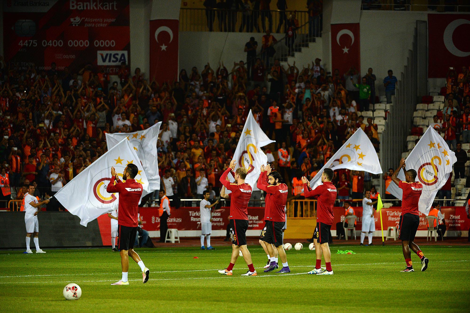Galatasaray SK on Twitter: "Taraftarlarımızdan büyük destek!…
