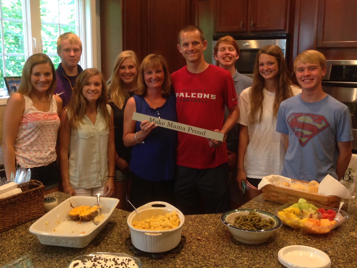 cbobeng's tweet photo. My heart is full...what a great day and will miss these kids! ❤️❤️ #bettermakemamaproud https://t.co/iHQG2yIzda