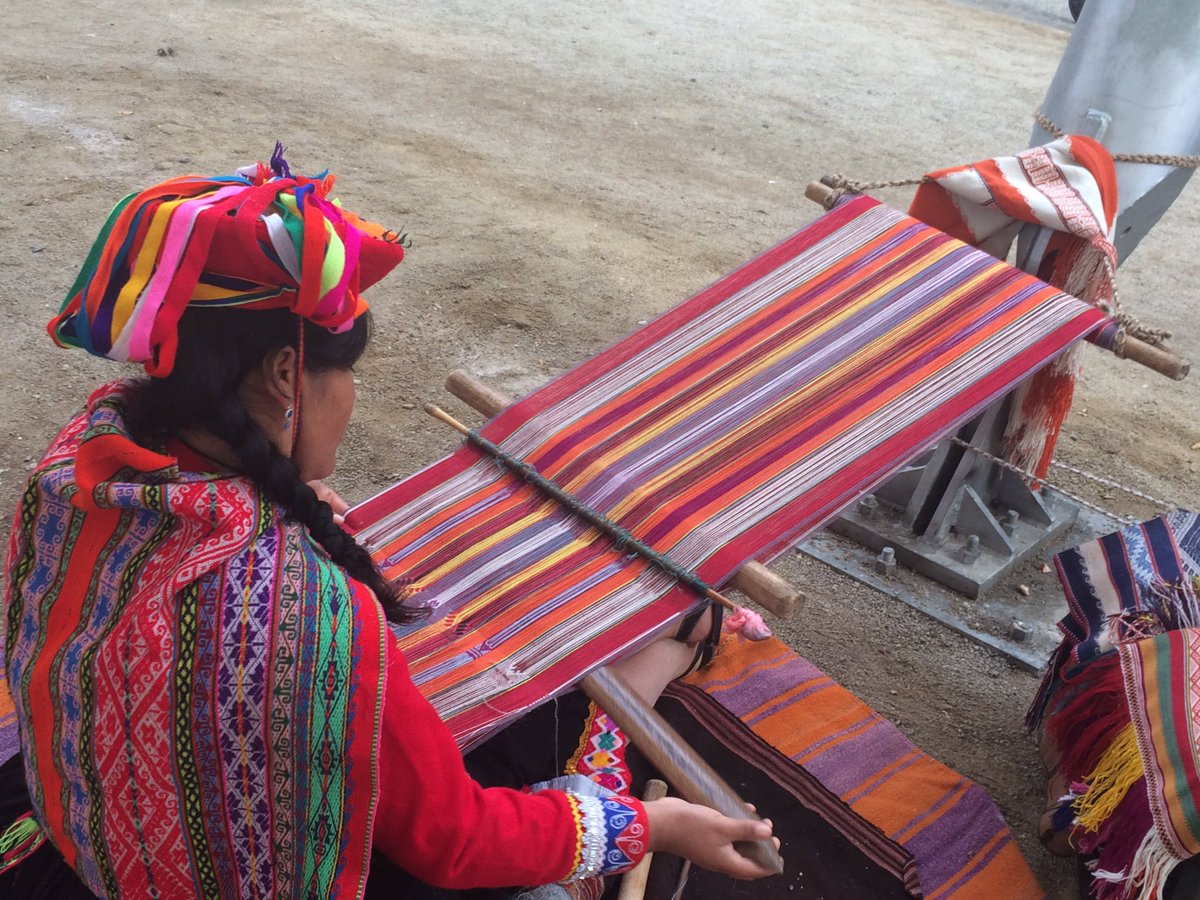 AraucoSoluSost's tweet image. #ARAUCOCHILE estaremos en #BienalDeArteOriginario. 
Encuentra la mejor artesanía de Latinoamérica #ARTESANOS2016