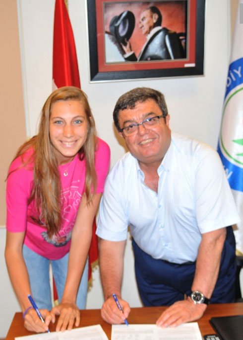 Neslişah Durgun İle 1 Yıl Daha

<a href="/nesdurgun/">Neslişah Akar</a>