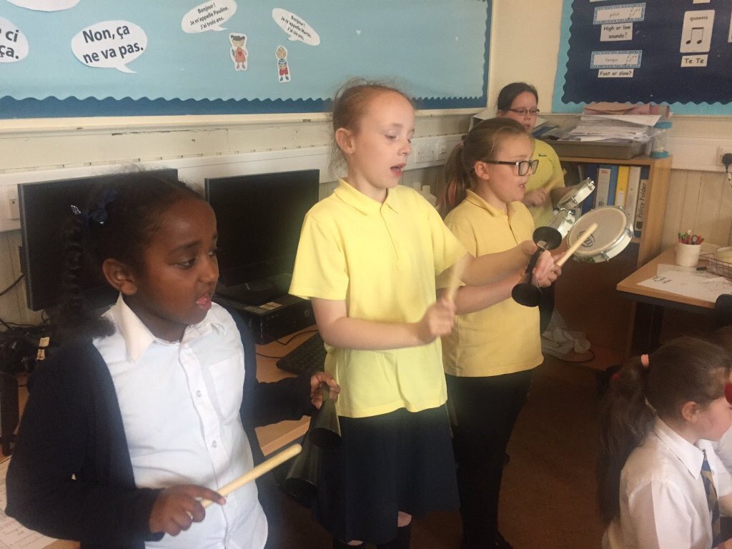 ElmvaleMusic's tweet photo. Lovely having @hamilton_lou from @GlasgowCREATE @GlasgowCC in @Elmvaleprimary today to meet our Samba Club! https://t.co/qzQpGal0Is