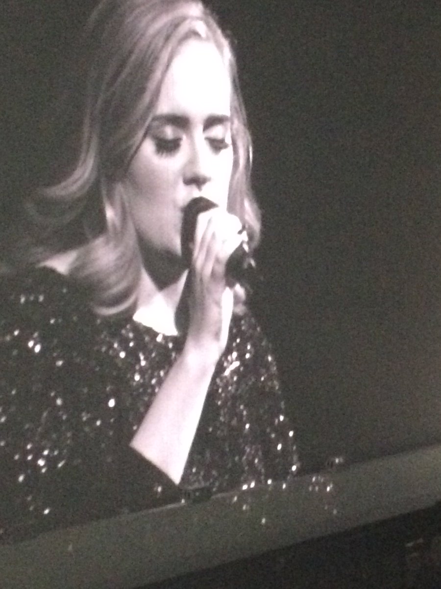 Rebecca66101470's tweet photo. #AdeleBarcelona https://t.co/UbiYDCPYVr